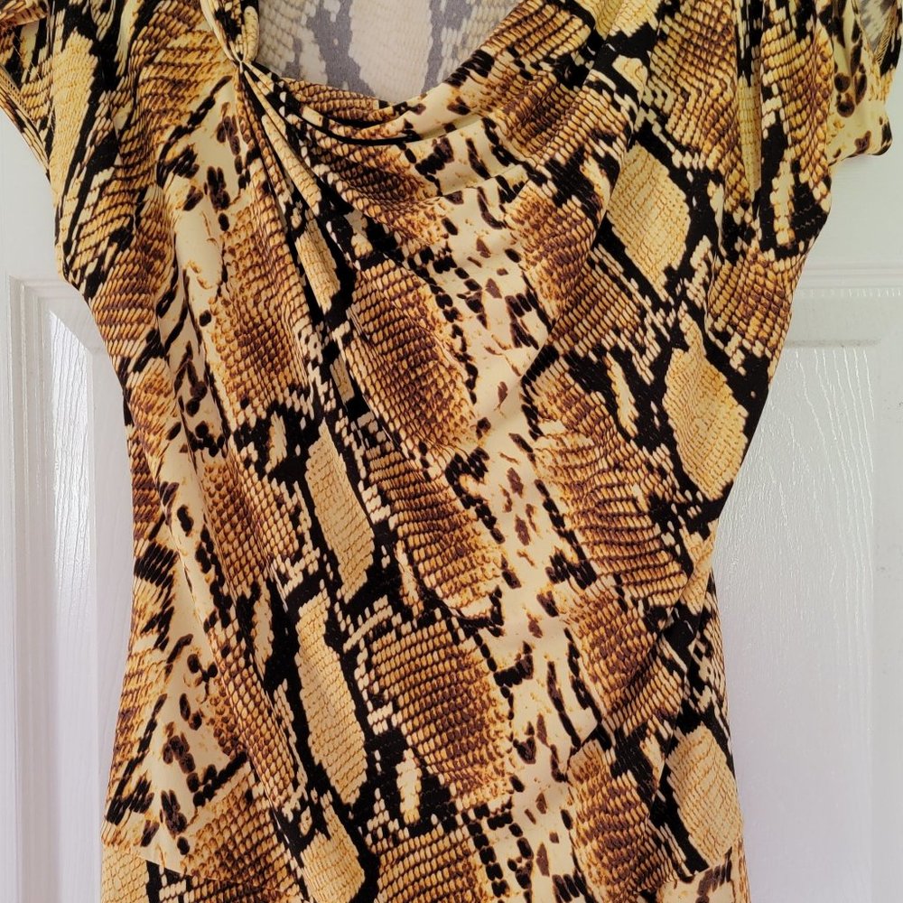 Woman's short sleeve dress shirt